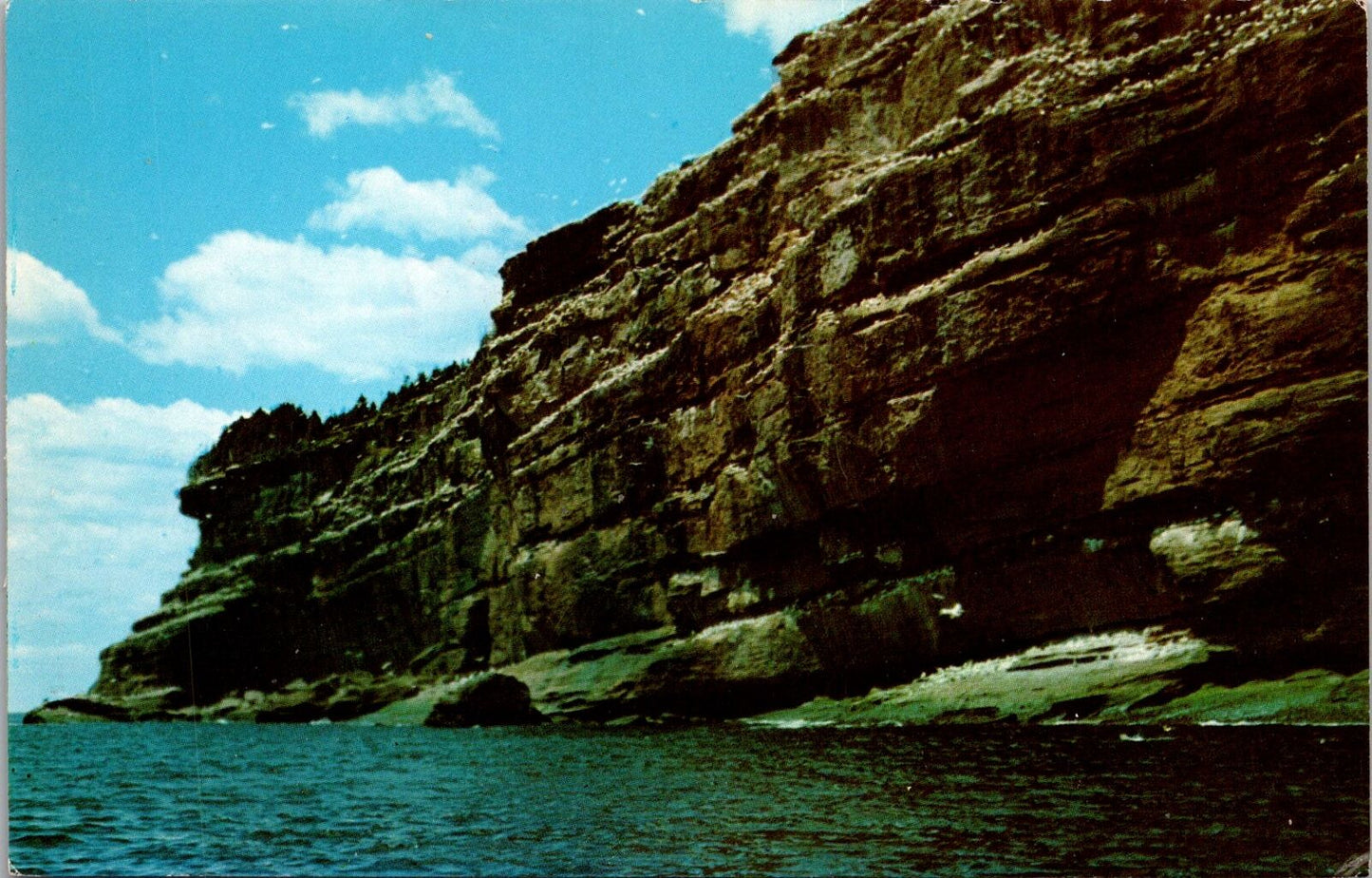 L'lle Bonaventure Island Cliffs Perce Quebec Canada Vintage Postcard Unposted