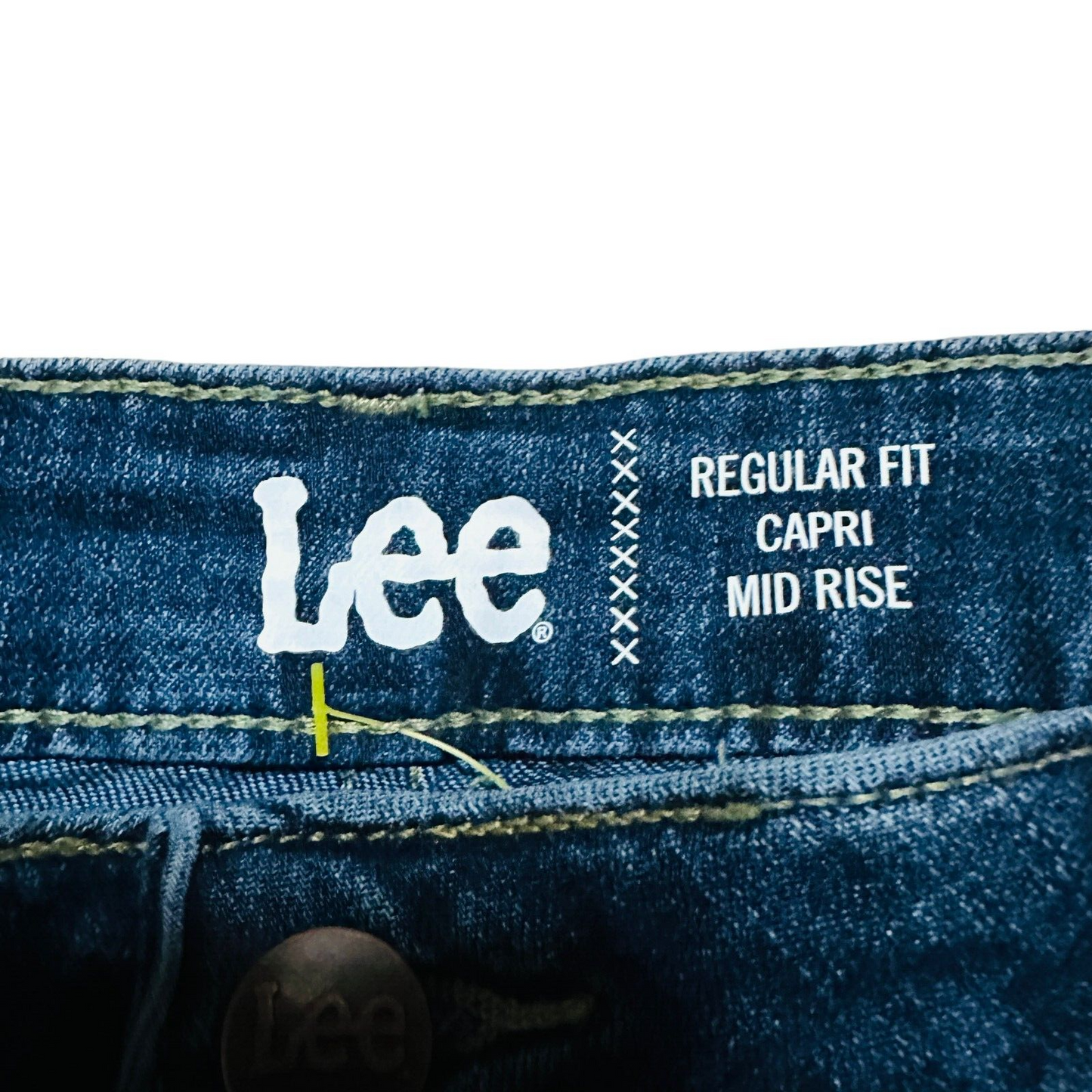 Lee Capri Jeans Women's Size 18 M Regular Fit Mid Rise Medium Wash Denim Blue