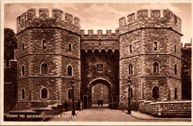 Henry VIII Gateway Windsor Castle Vintage Postcard DB Unposted - Suthern Picker